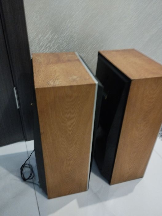 Колонки Bang & Olufsen Beovox S40.