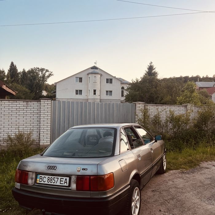 Ауді 80 b3.