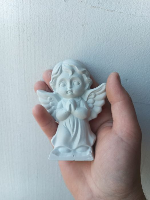 Figurki z gipsu aniołki misie samochody