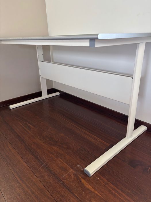 Secretária branca ikea