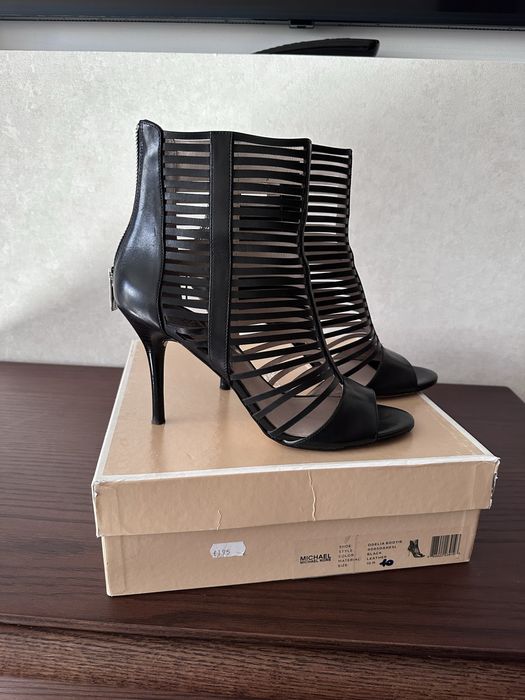 Продам стильні жіночі ботильйони Michael Kors Odelia Bootie.