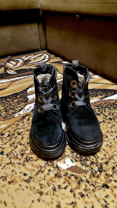 Зручні зимові ботинки з натуральної замші