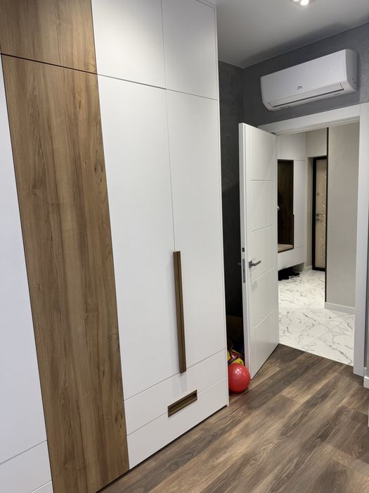 Продам 2 комнатную квартиру с дизайнерским ремонтом 70м2