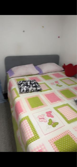 Cama casal muito confortavel nova