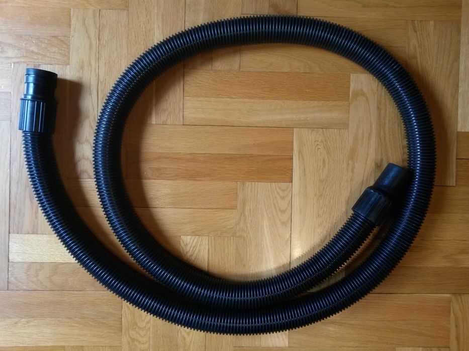 Rura giętka czarna  karbowana 2.73m (odkurzacz).