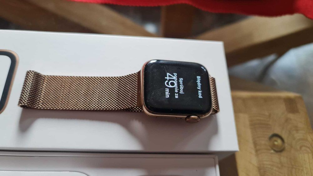 Apple Watch Series 4 40mm Gold Cellular GPS Stainless model A2007