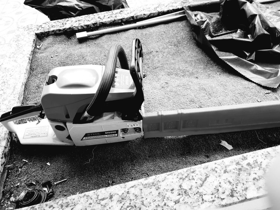 Moto serra a funcionar muito bem