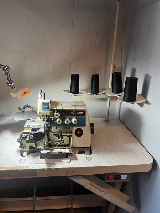 Overlock przemysłowy Brother 600