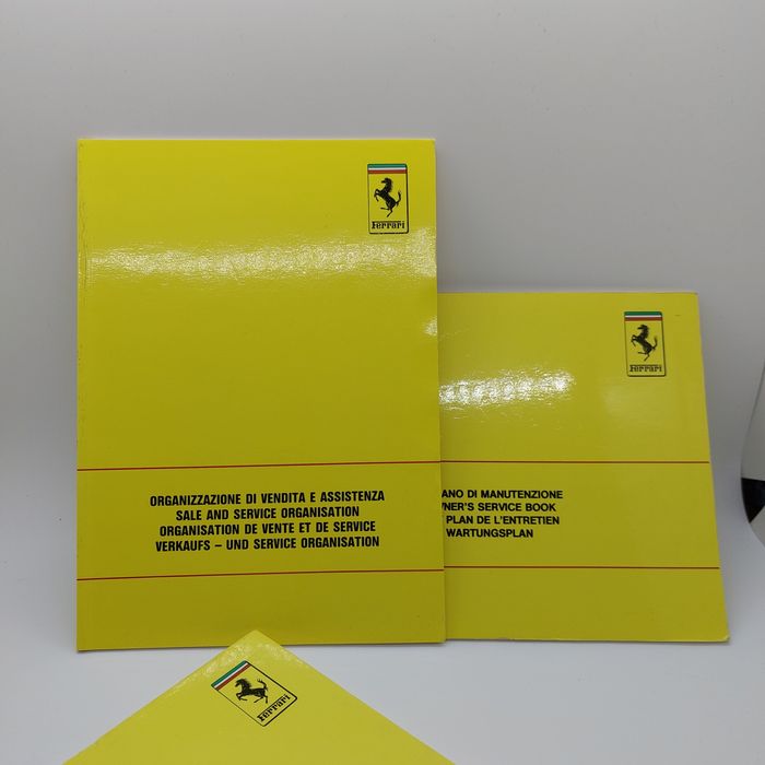 Catálogo e manual de instruções Ferrari