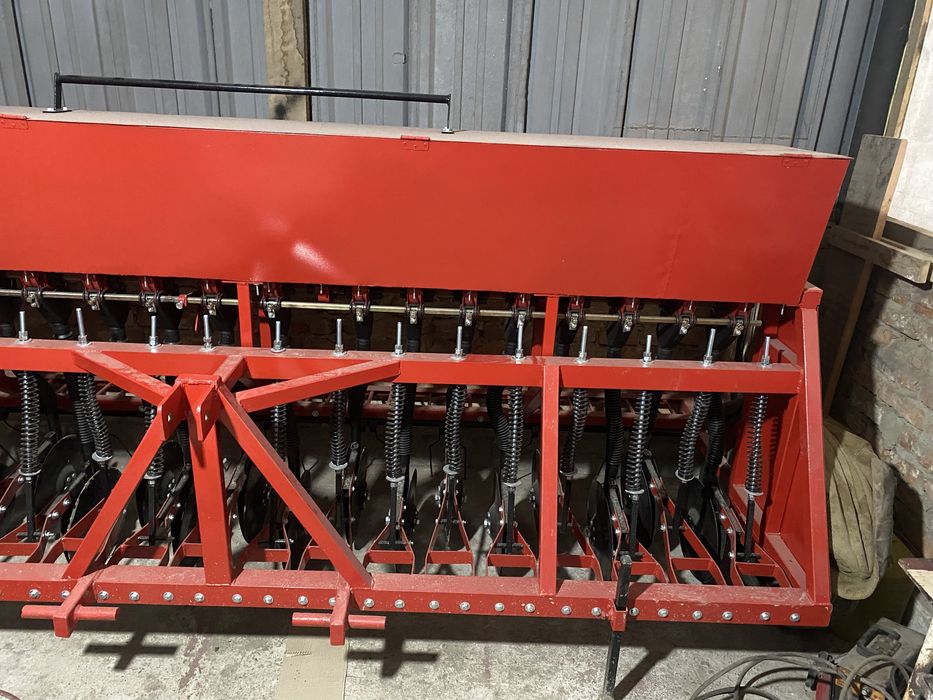 Зернова навісна сівалка