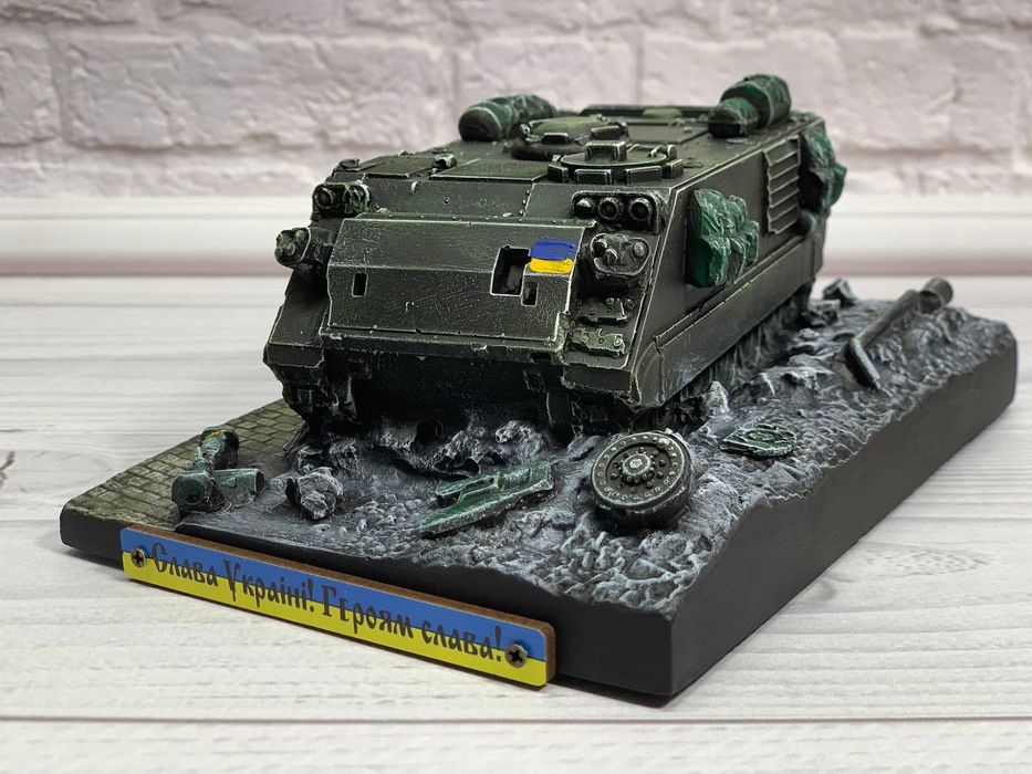 Гіпсовий сувенір бронетранспортер М113