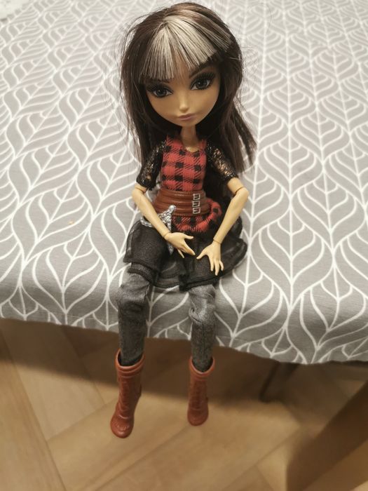 Cedarwood lalka Ever After High