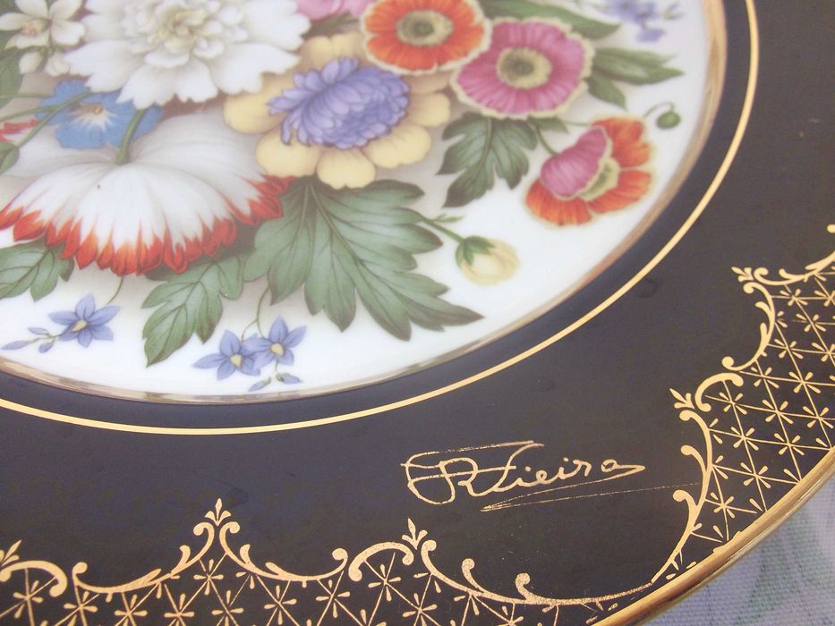 Pratos redondos porcelana flores/Round porcelain plates with flowers