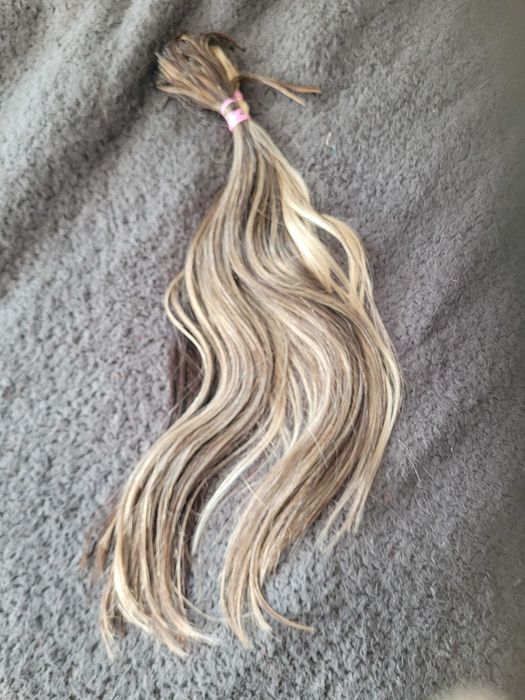Naturalne włosy słowiańskie 50 cm, 90 g – chłodny blond/bronde
