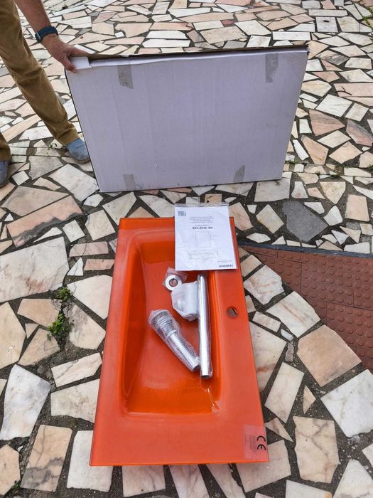 lavatório WC moderno com espelho