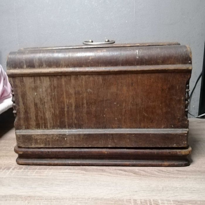 Швейная машинка, работающая PABLIK MARIRKE (ОРИГИНАЛ)