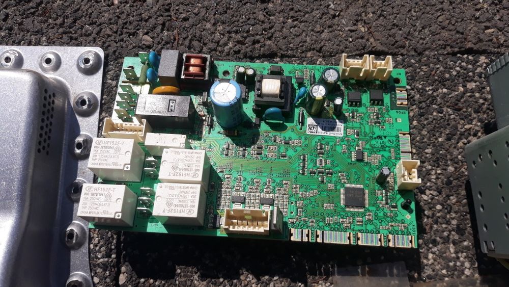 Piekarnik Electrolux EVY7810AAV na części.