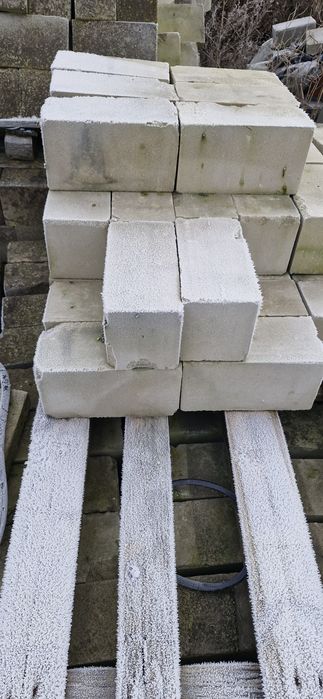 Biała cegła dziurawka