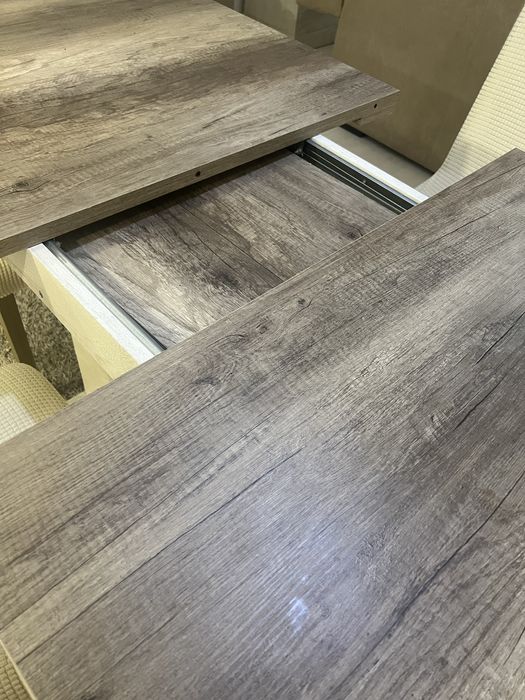 Mesa de sala de jantar - oferta 4 cadeiras