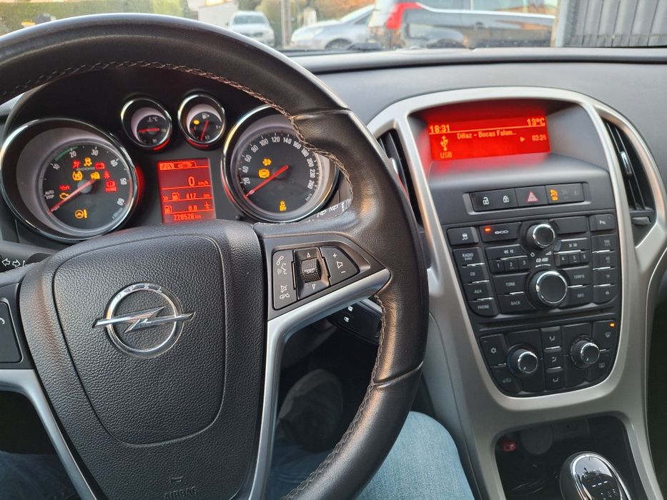 Opel astra  2012