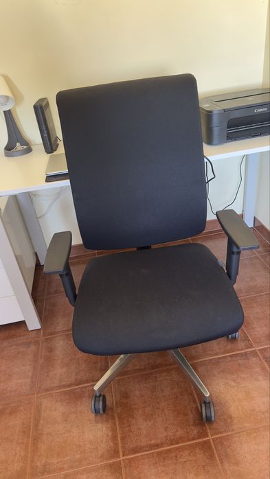 Cadeira com encosto reclinavel