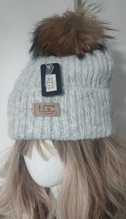 Czapka UGC z pomponem z jenota