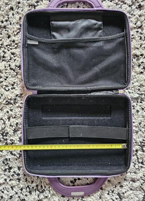 Vende-se bolsa para tablet ou portátil.
