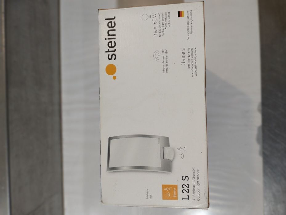 zewnętrzna lampa ścienna Steinel L 22 S z czujnikiem ruchu