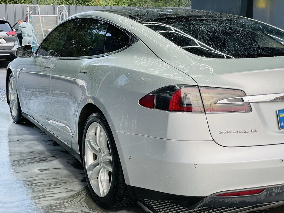 Tesla Model S 2016’ Dual motor