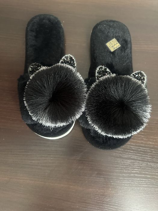 Продам жіночі кімнатні капці.