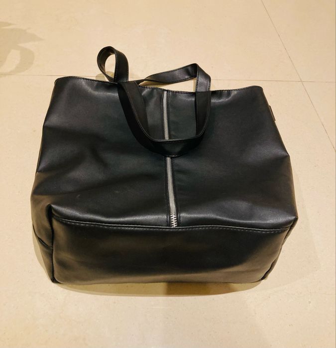 Bolsa zipper preta Sephora