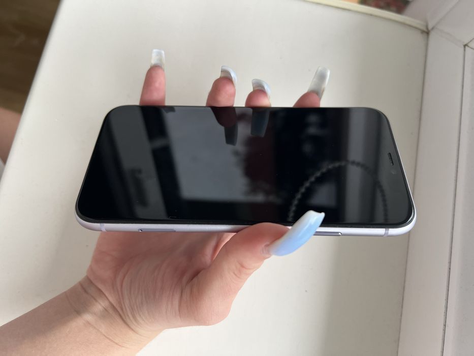 Айфон 11 (100% акб) в гарному стані