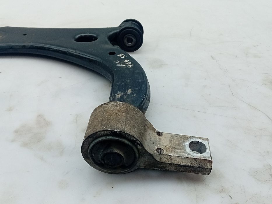 Braço de suspensão frente esquerdo FORD Fiesta V (JH_, JD_)