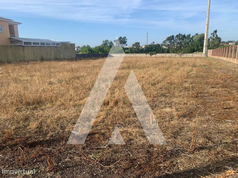 Plot with permission to build 4 residential houses in Aradas