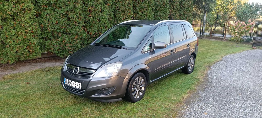 Opel Zafira B 2010 r., 1.9 CDTI  150KM, 7 osobowy, wersja Cosmo