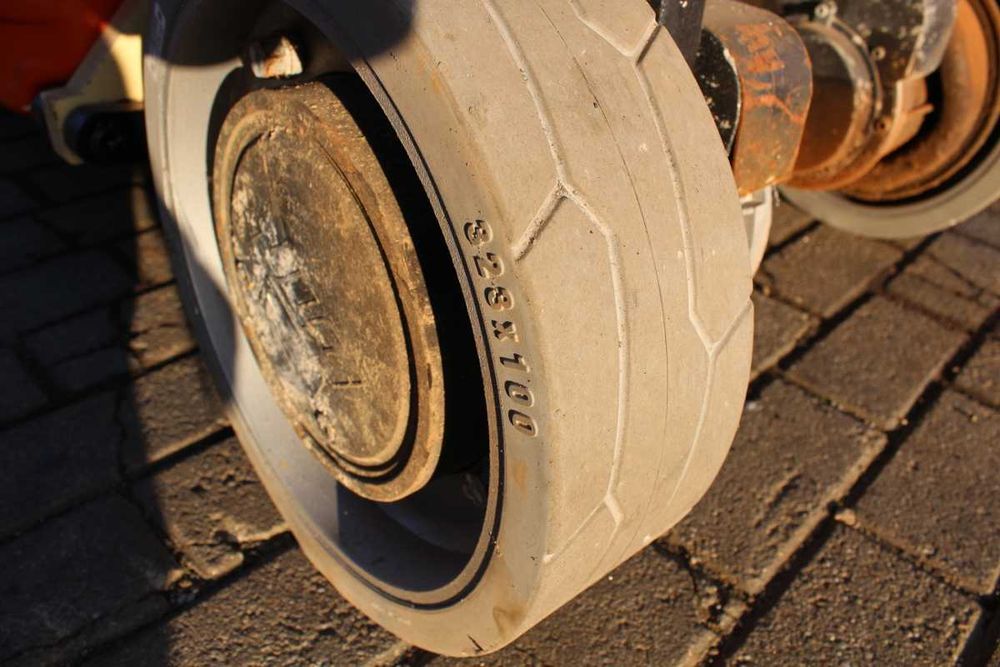 JLG 1930 ES podnośnik nożycowy zwyżka 8 m mini nowe aku. genie 1932