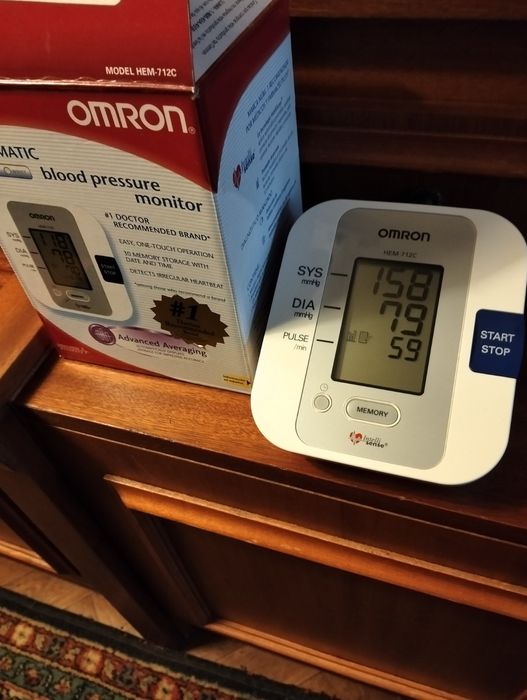 Продам тонометр OMRON для измерения давления.