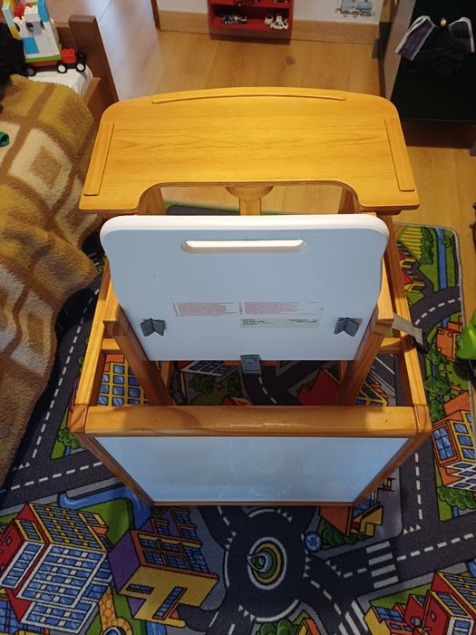 Cadeira e mesa para bebé