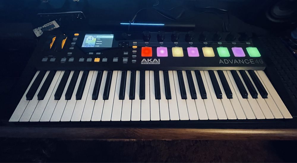 Akai Advance 49 Klawiatura midi + statyw gravity