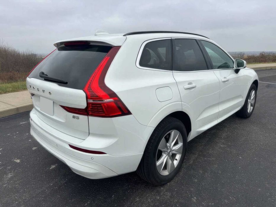 Volvo XC60 B5 Momentum      2022