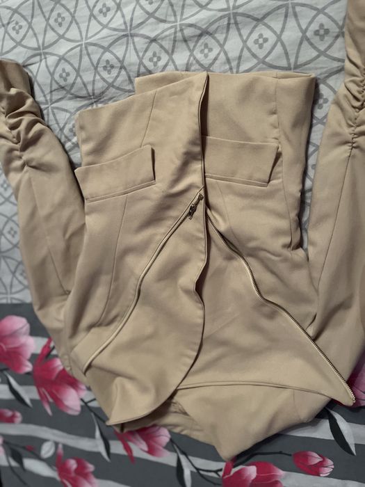 Żakiet damski krotki bezowy