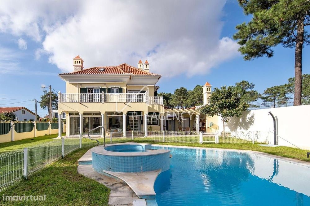 Espaçosa Moradia de 7 Quartos na Aroeira, Perto de Lisboa, Praias e Go
