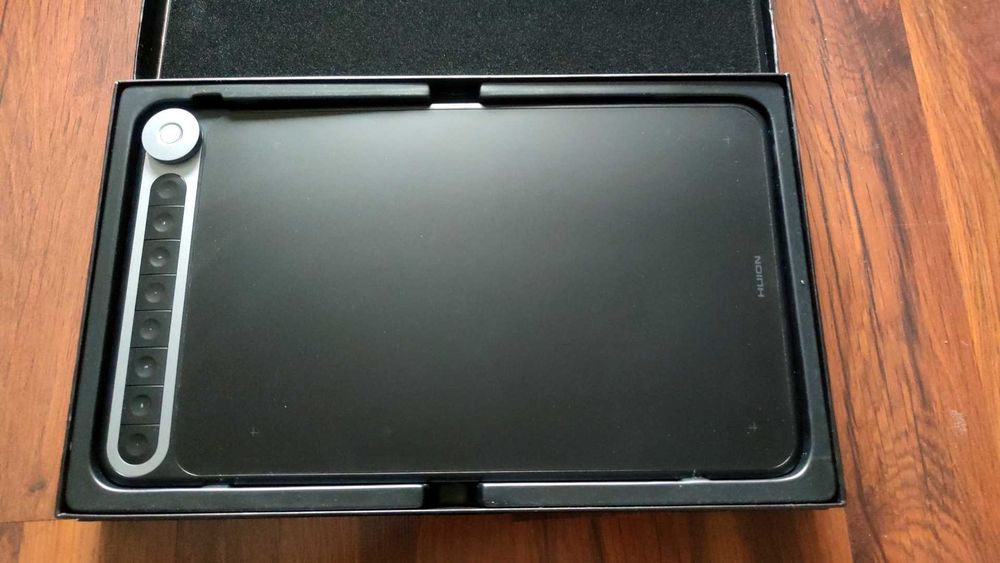 Tablet graficzny HUION Q620M (praktycznie nowy)