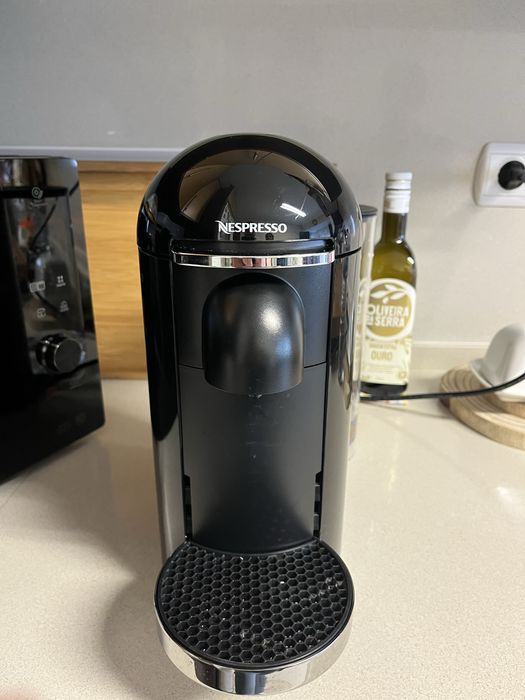 Máquina Nespresso Vertuo Plus Deluxe Black C
