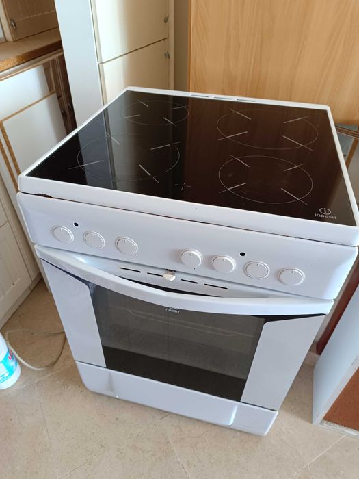 Fogão Vitrocerâmica Indesit