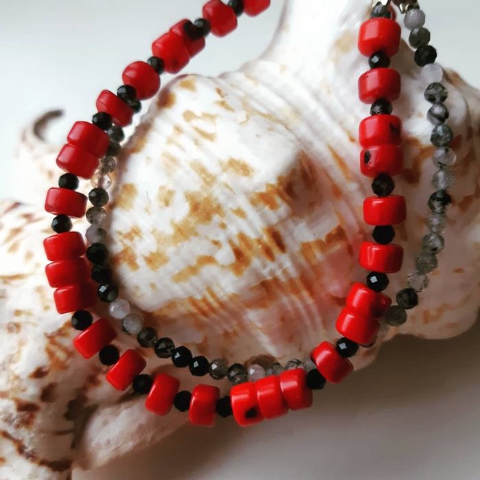 Двойной браслет из коралла