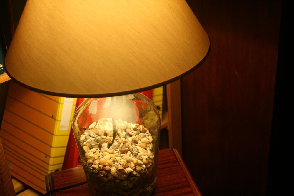 Candeeiro com búzios