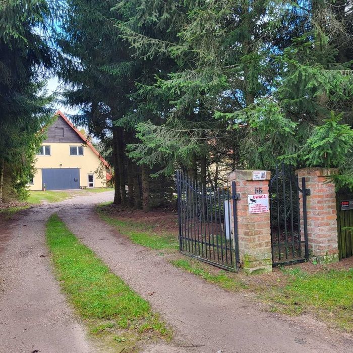 Posiadłość z Charakterem: Spokój i Wygoda z Możliwością Inwestycji