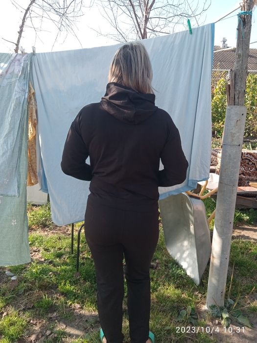 Продам спортивный костюм