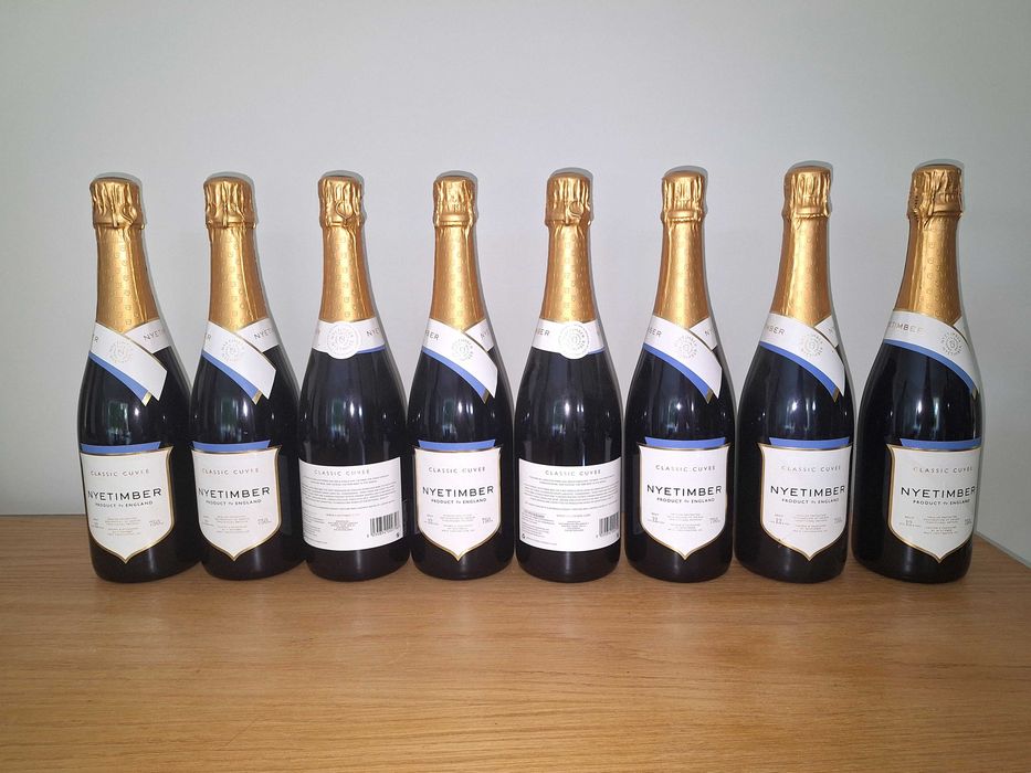 8 Vinhos Espumantes Nyetimber Classic Cuvée 0,75 L (35€ cada)